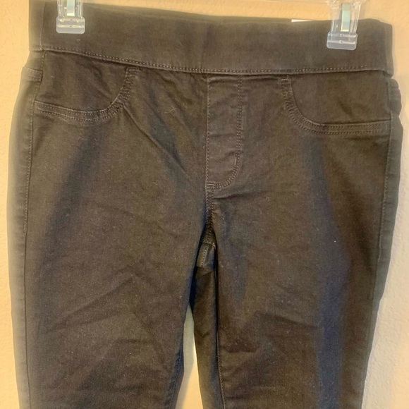 NWT Jeggings 2P St John’s Bay Black Mid-Rise Fitted Elastic Waist Flat Front New - Picture 3 of 13
